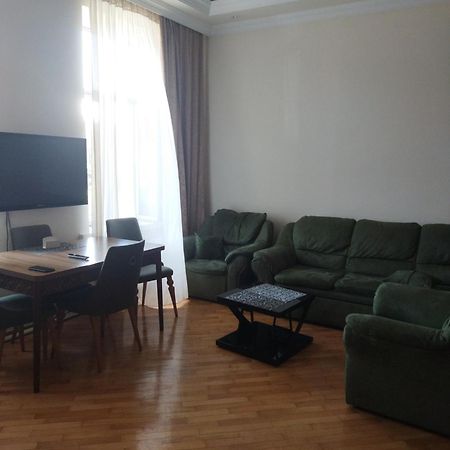 Апартамент На Абашидзе Batumi Ngoại thất bức ảnh